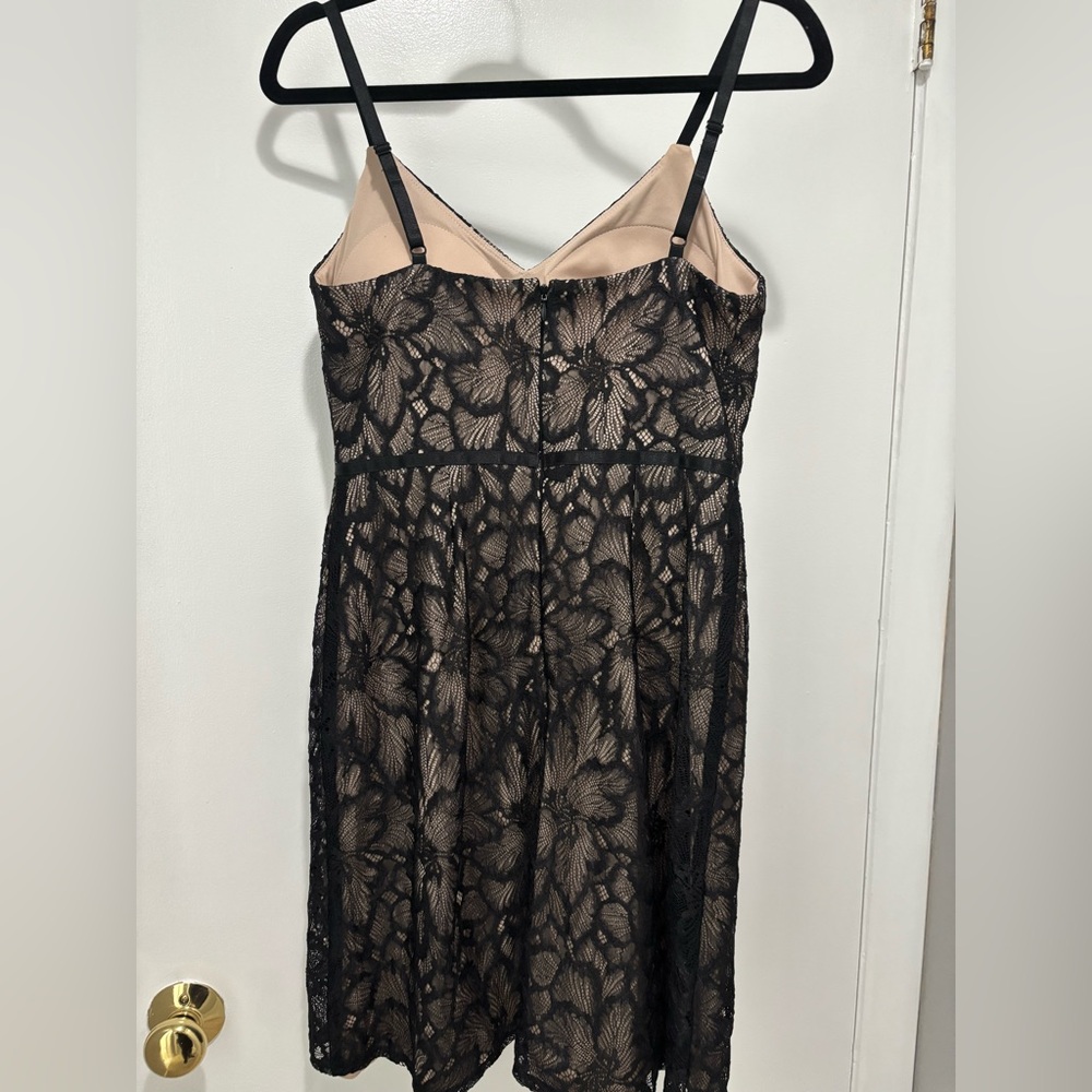 Guess Black and Tan Floral Lace Midi Dress Medium - Picture 3 of 10
